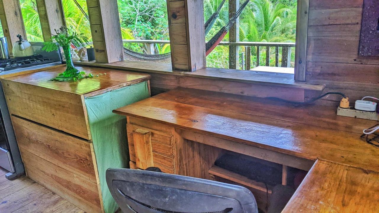 Guanaja Backpackers Hostel Exterior photo