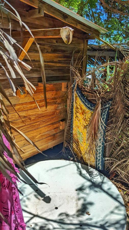 Guanaja Backpackers Hostel Exterior photo