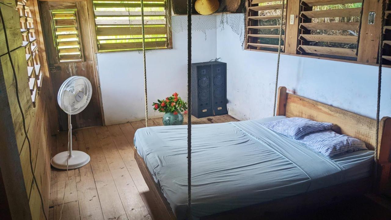 Guanaja Backpackers Hostel Exterior photo